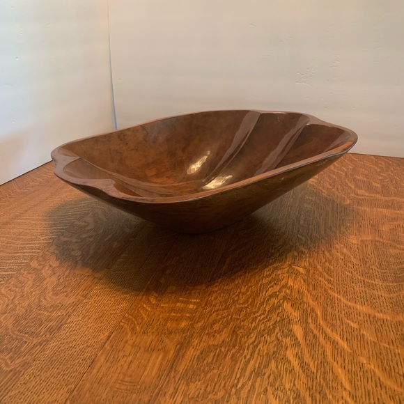 Large Beautiful Laquered Handmade Wood Bowl from the Mil Cumbres area of Mexico - Picture 4 of 10